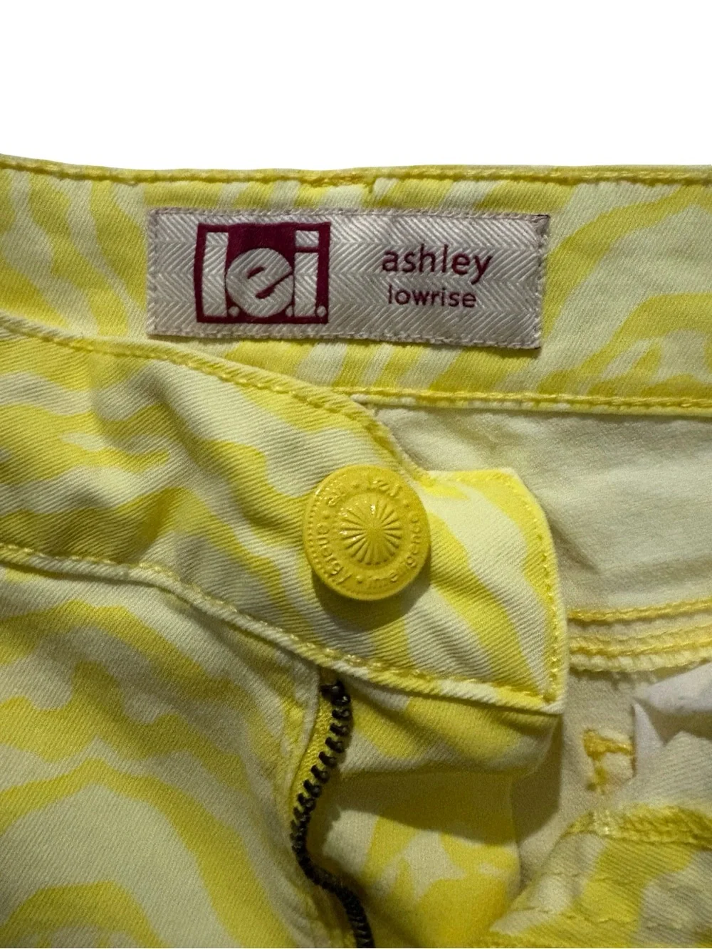 lei bright yellow
